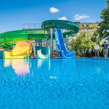 Akvamarin Downtown Апартаменты Секешфехервар